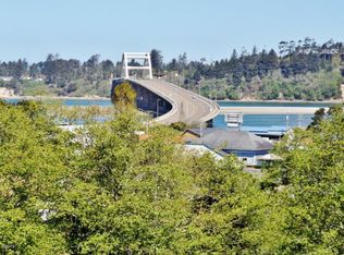 240 SW Cedar St, Waldport, OR 97394