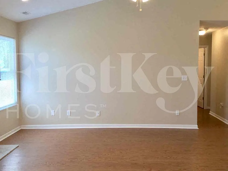 687 Bobolink Ct — Photo 13