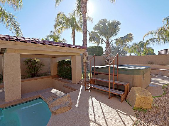 4th image of 2641 E Palm Beach Dr