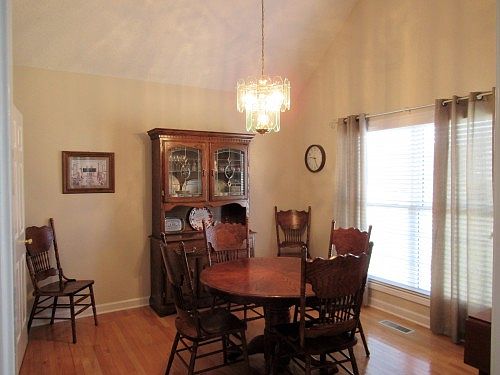 5th image of 104 Winchester Ct