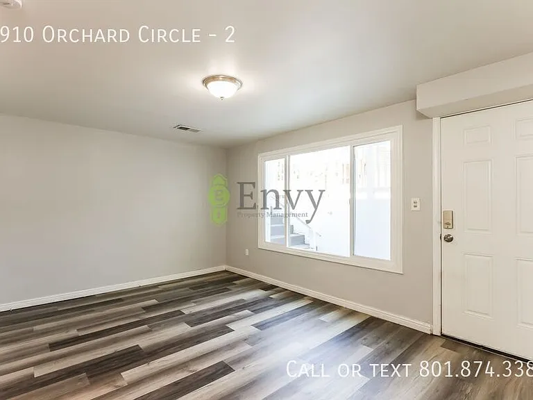 2910 Orchard Cir #2 — Photo 4