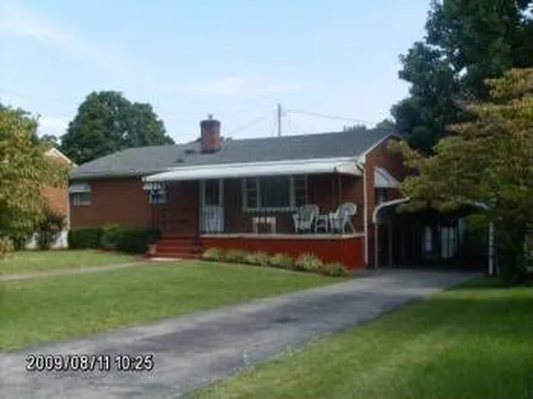 811 Yorkshire St, Salem, VA 24153