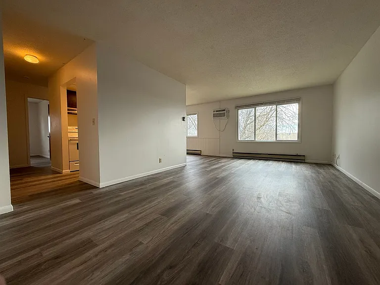 1116 2nd Street SE - Uptown Apartments — Photo 18