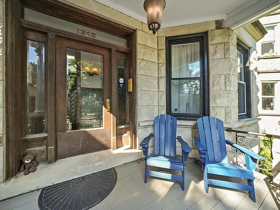 2nd image of 1342 W Cornelia Ave #2