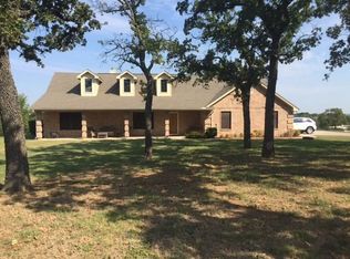 1128 Three Skillet Rd, Springtown, TX 76082