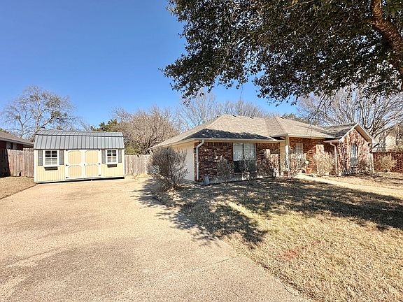 2nd image of 3004 Sundown Ln