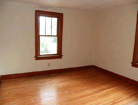 3rd image of 315 Vennum Ave