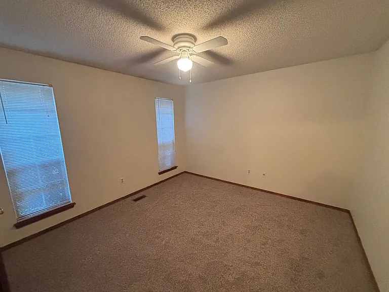 102 Chickasaw Ln — Photo 8