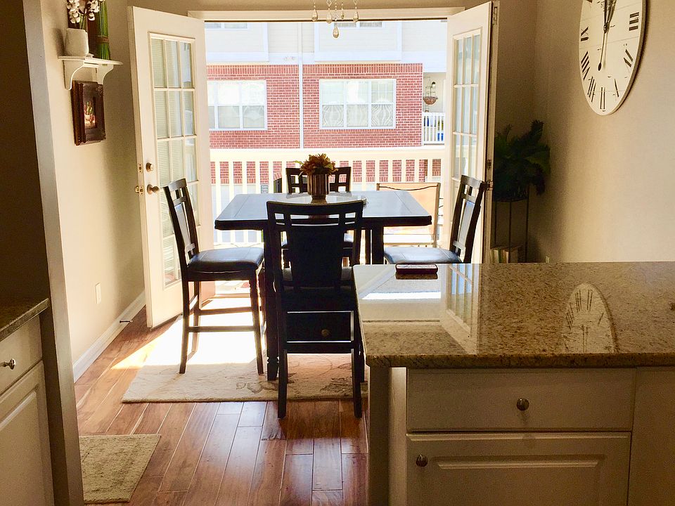 Dining room and balcony 