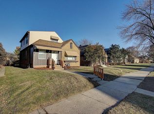 3234 W Drury Ln, Milwaukee, WI 53215