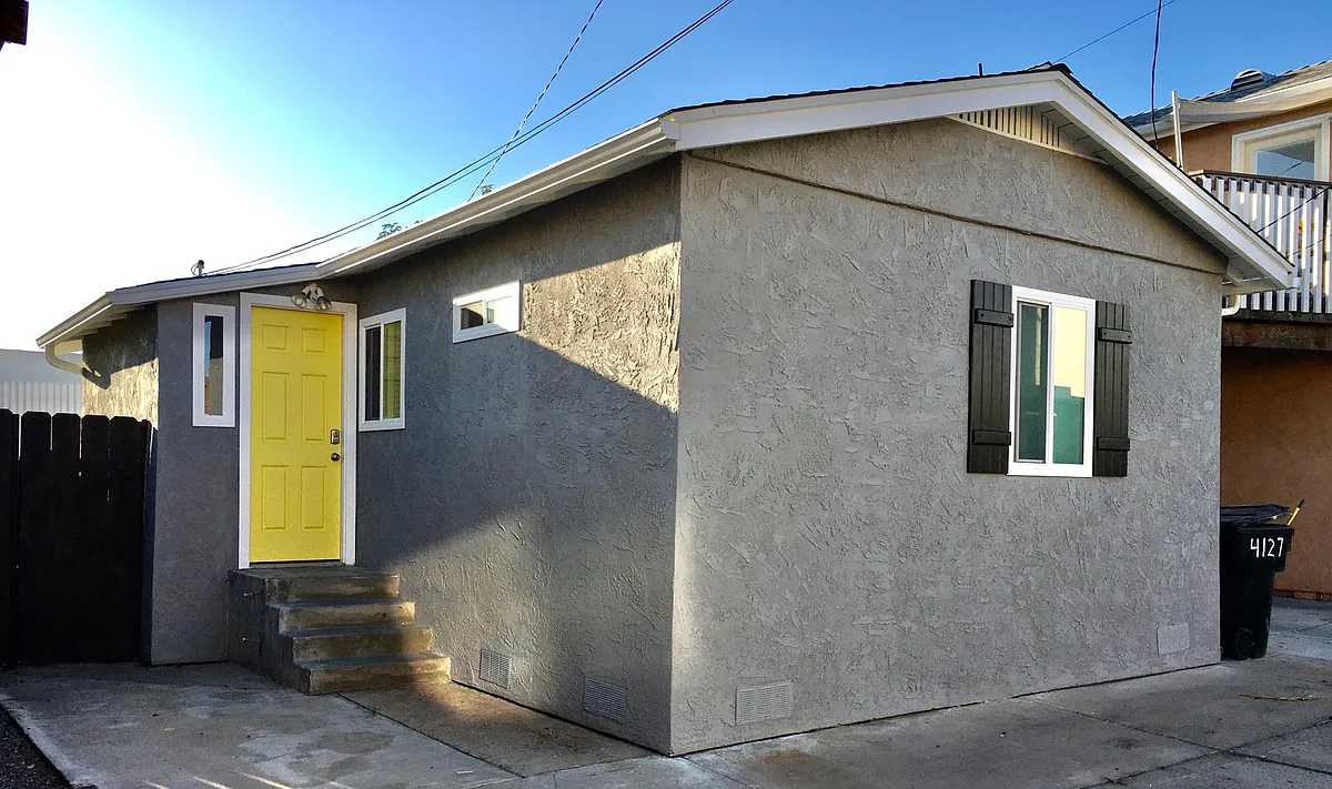 Your own private entrance and parking spot. - 4127 Mississippi St