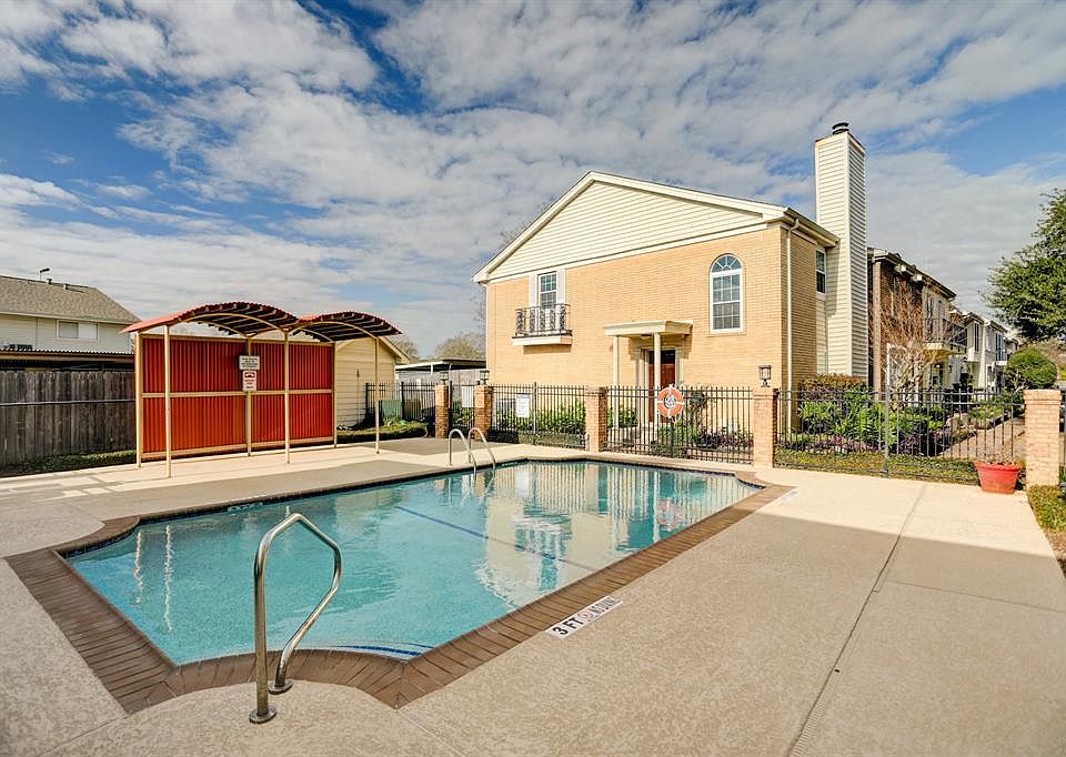 1st image of 18212 Heritage Ln #8212
