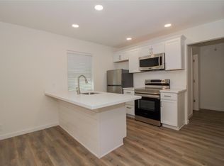 7 Woody Creek Dr #B, Conroe, TX 77301