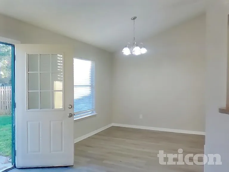 470 Shamrock Ave S — Photo 3
