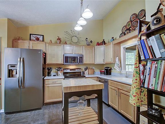 2nd image of 14048 Woodlark Dr