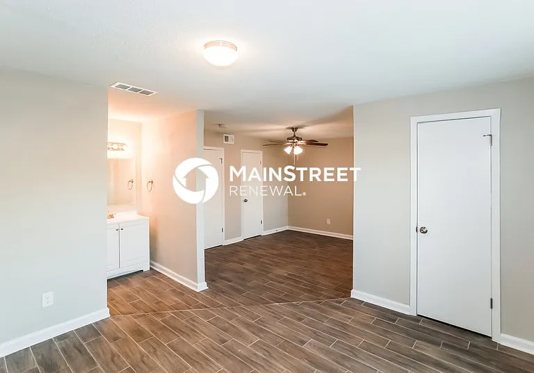 514 Stroud Ln — Photo 8
