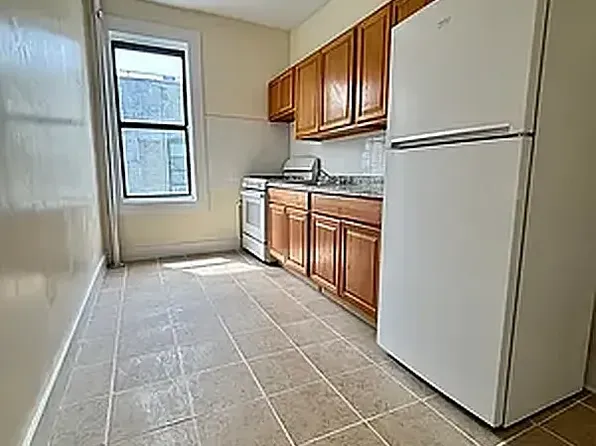 558 Parkside Avenue image 1 of 7