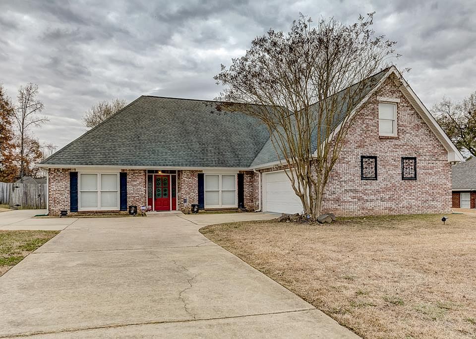 2nd image of 434 Garden Grv