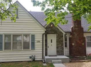 1233 SW Webster Ave, Topeka, KS 66604