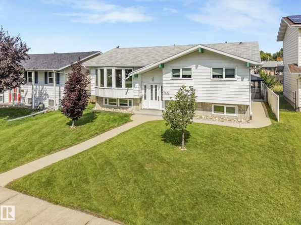 8608 152a Ave NW, Edmonton, AB T5E 3B2