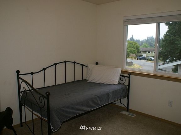 2nd image of 709 215th Place SW