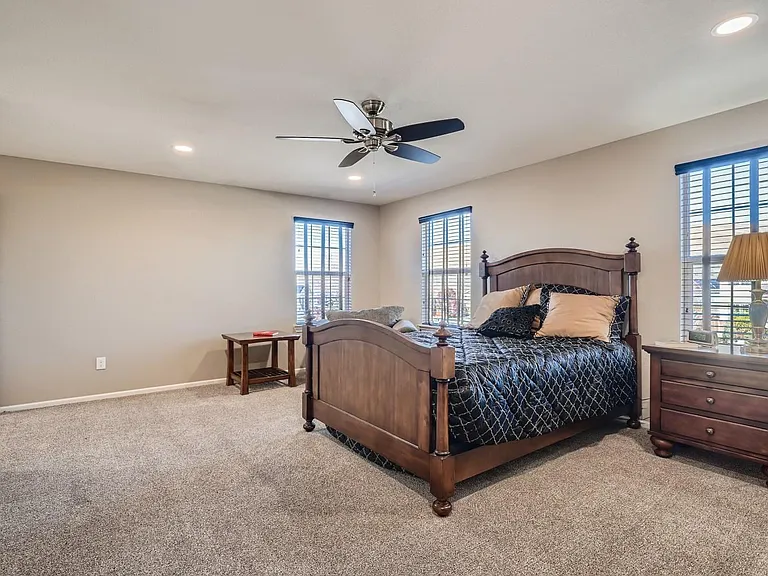 2106 Mountain Iris Dr — Photo 15