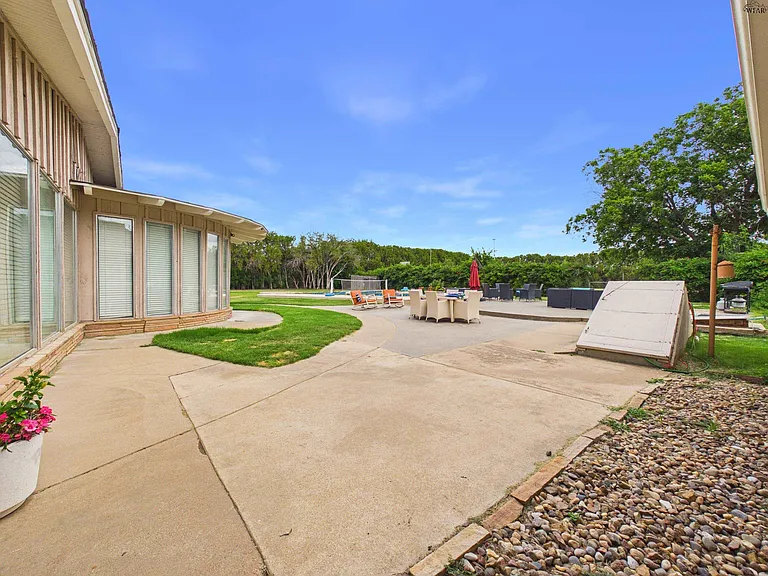 5501 Seymour Hwy — Photo 30
