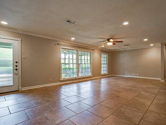 2nd image of 403 Laramie Dr