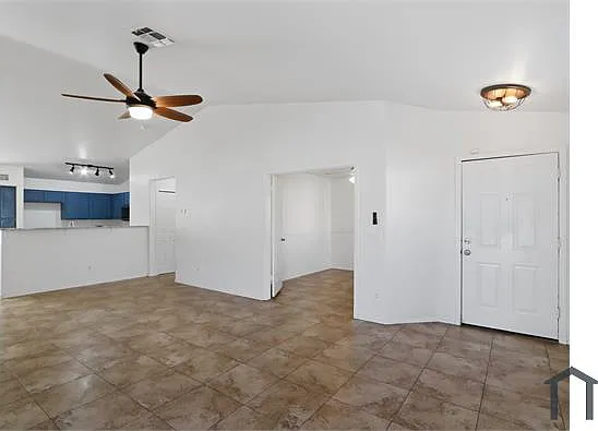 948 E Laredo St — Photo 9