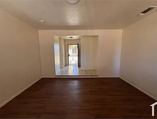 4445 N Emerson Ave — Photo 4