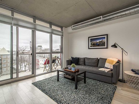 4th image of 1065 Barrington St #518