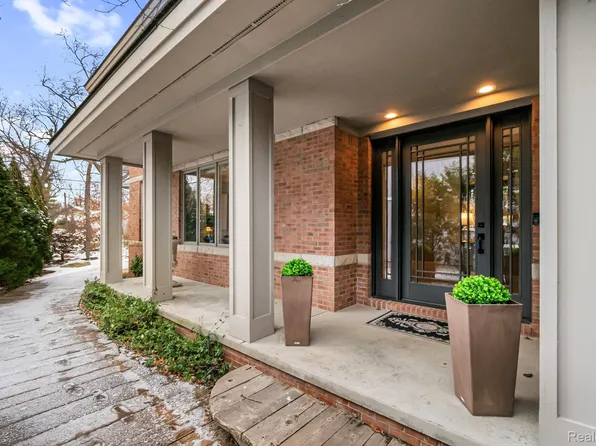 7405 Locklin, West Bloomfield, MI 48324