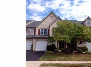 405 Summerhill Ct, Warminster, PA 18974