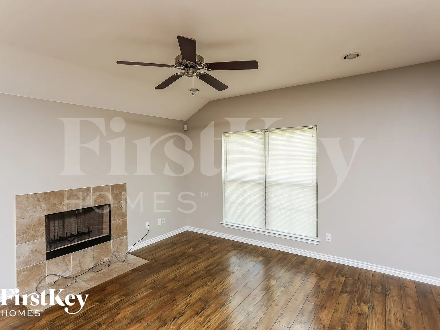 4 bed, 2.0 bath, 1889 sqft, $2,090 — Photo 2