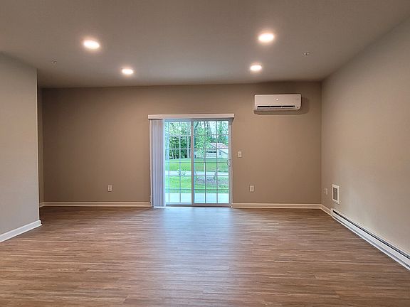 2nd image of 72 Sun Valley Dr #108
