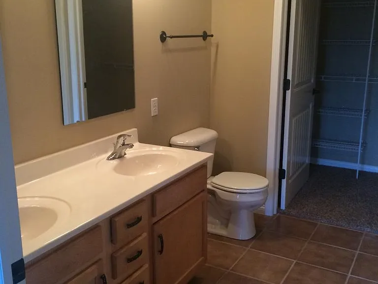 1705 E Timber Wolf Ln #B — Photo 4