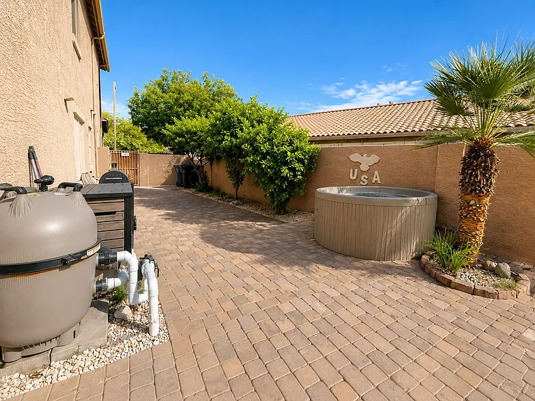 17797 W Ironwood St — Photo 2