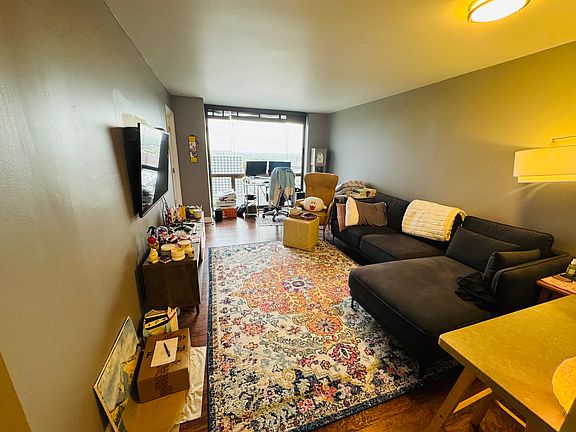 4th image of 4343 N Clarendon Ave APT 2211