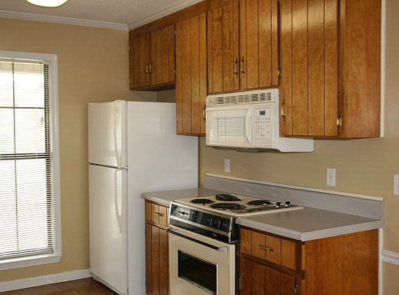 5th image of 2305 Creekwood Dr