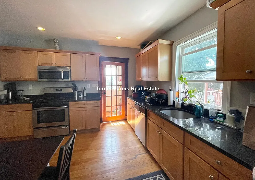 6 bed, 2.0 bath, $8,125 — Photo 3