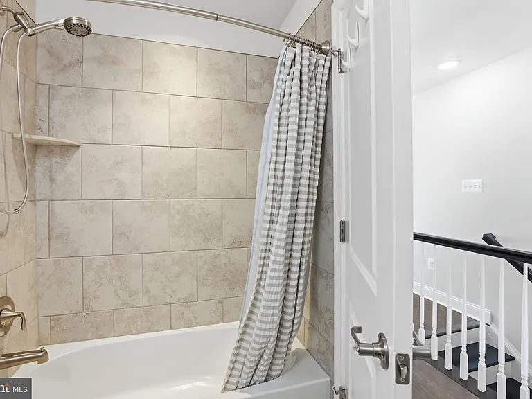 7140 Banbury Dr — Photo 34