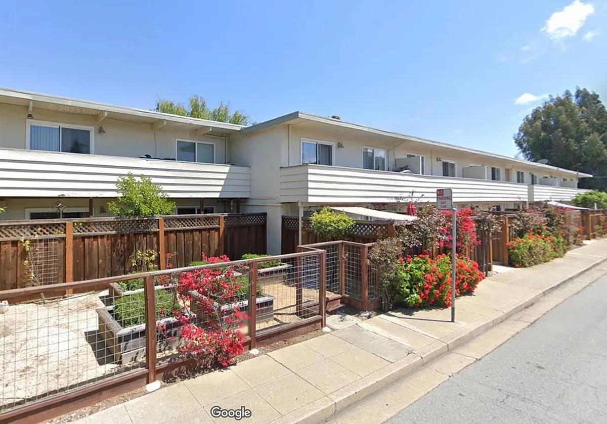 Building Photo - 52 East 41st Place