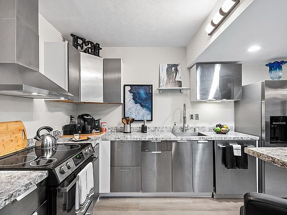 4th image of 5061 Sherwood Ln #5061