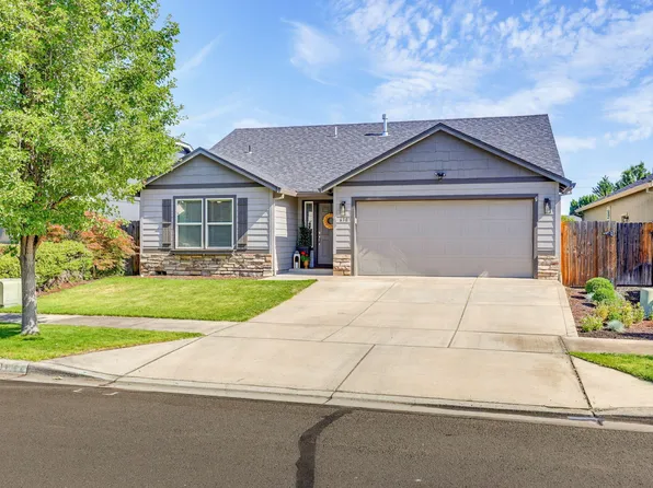 630 Woodlark Dr, Medford, OR 97501