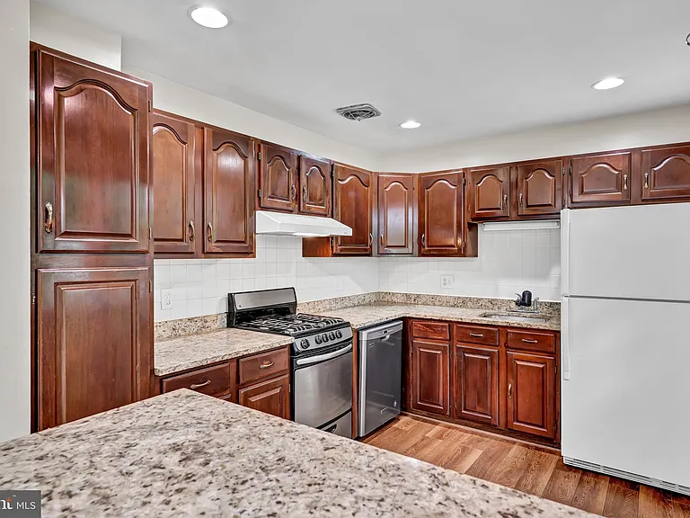 14715 Lock Dr — Photo 12