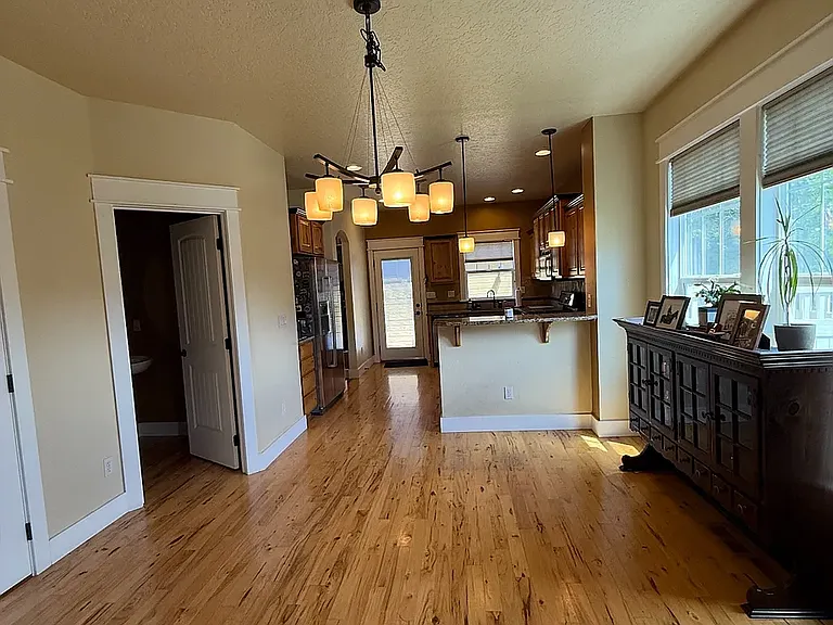 1398 S Division Ave — Photo 7