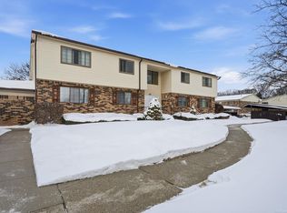 24100 Wildbrook Ct, Southfield, MI 48034