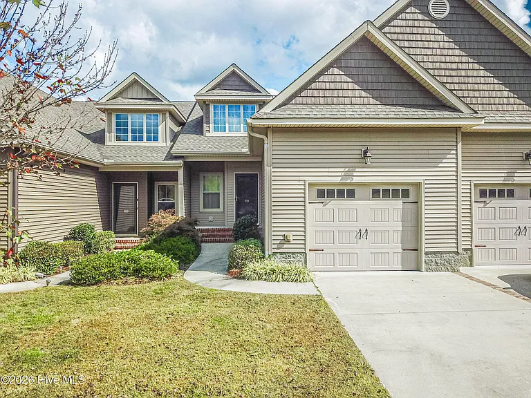 90 Cypress Cir — Photo 1