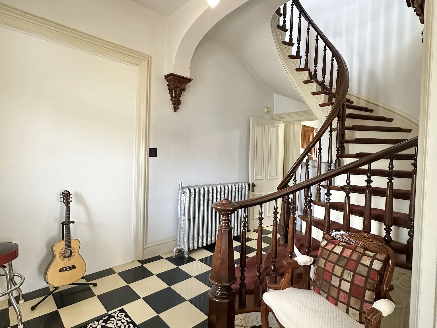 2 bed, 1.5 bath, 1000 sqft, $1,995 — Photo 2