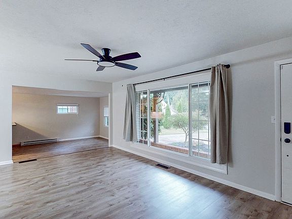 4th image of 33580 Linden Dr